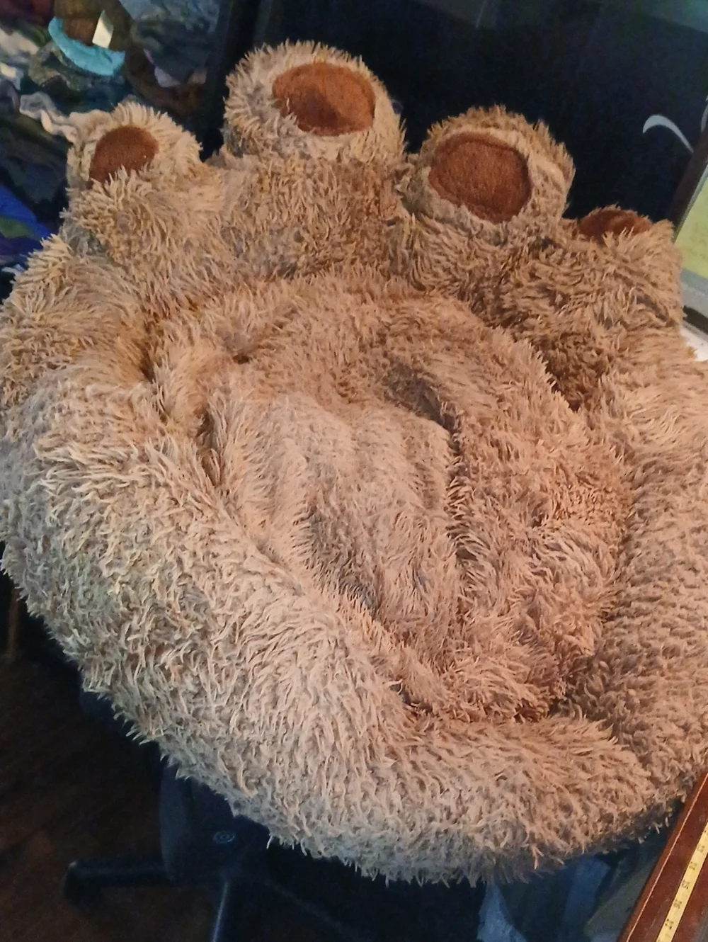 Plush Paw-Shaped Pet Bed in Light Brown